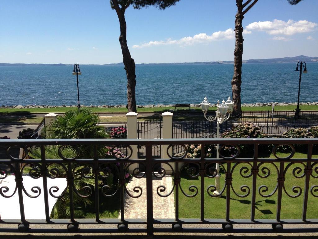 Hotel Holiday Sul Lago Bolsena Kültér fotó