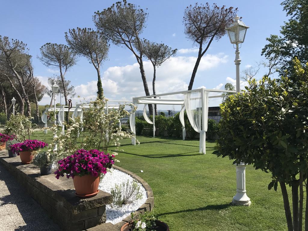 Hotel Holiday Sul Lago Bolsena Kültér fotó